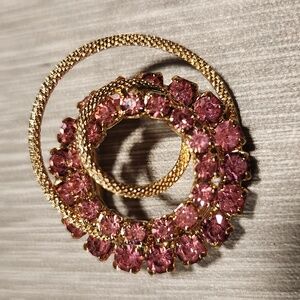 Vintage Brooch.  Pink Swirl And Goldtone EUC
